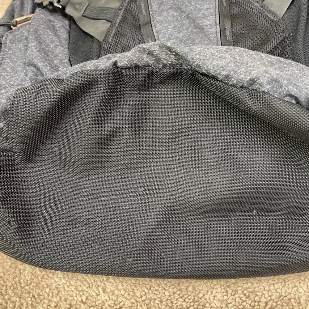 The North Face Recon Backpack Black Rose Gold School Gym Travel Laptop Work - Picture 3 of 14